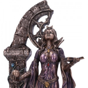 Aradia The Wiccan Queen of Witches 25cm